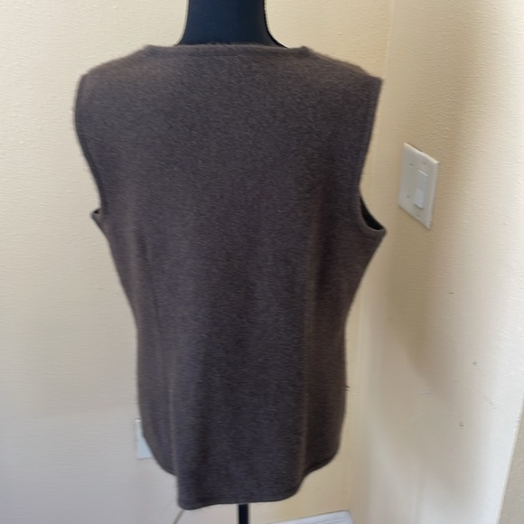 BNWOT Possumdown of New Zealand wool 2 button vest sz XL. - Picture 2 of 3